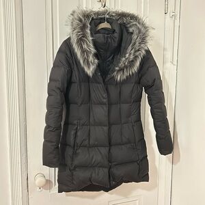 The North Face Dealio Down Parka in Black, Size M